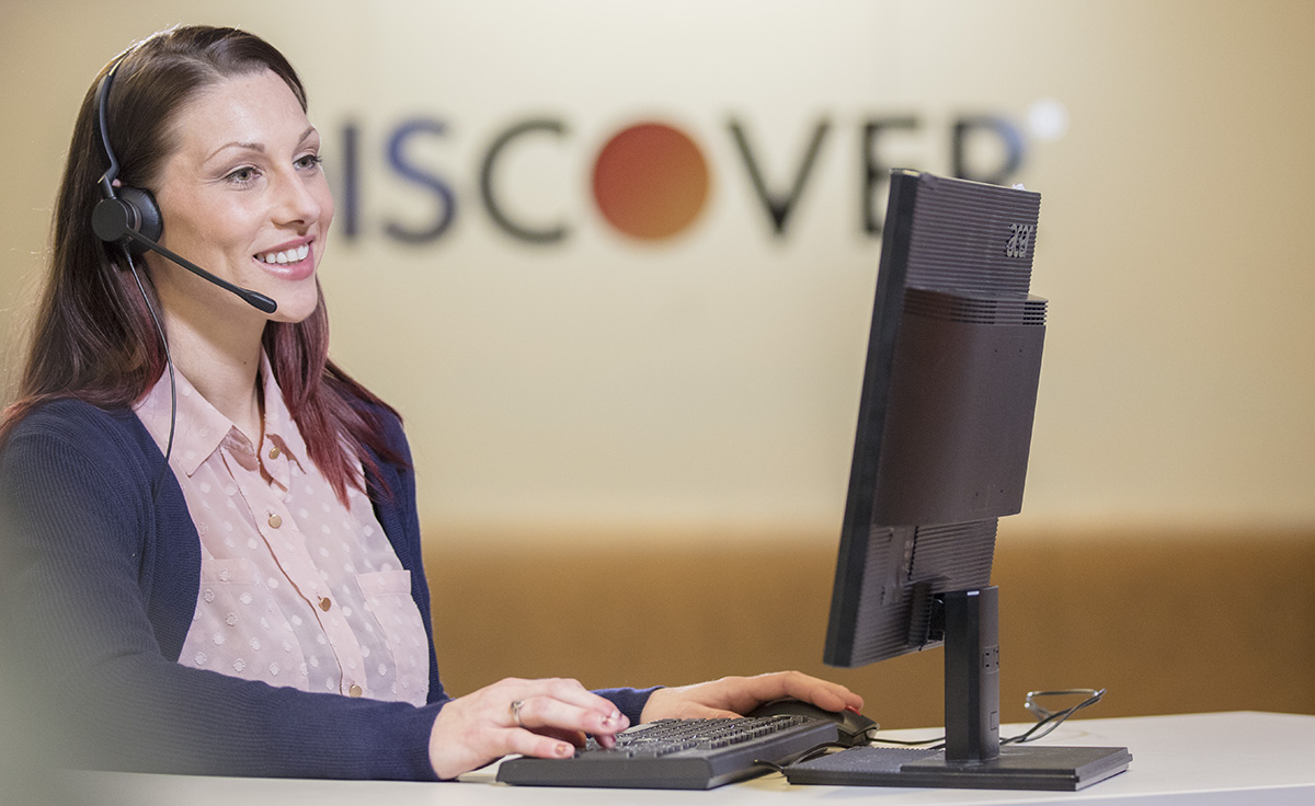 discover customer service representative working on computer